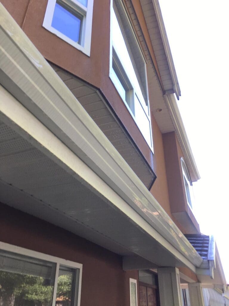 Gutter cleaning - exterior gutter cleaning