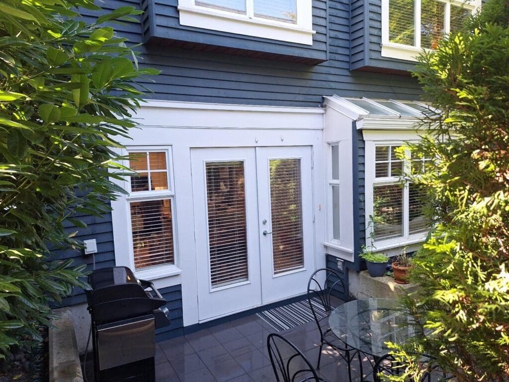Clean windows on the main house in North Vancouver after professional window cleaning