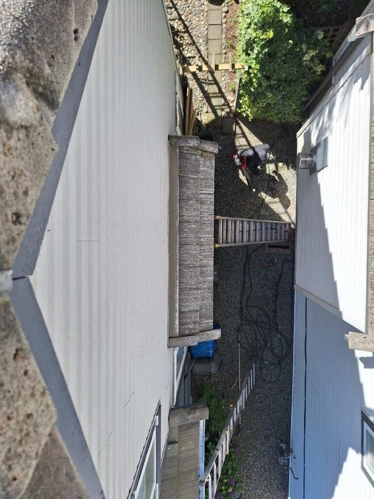 roof line , tile roof, ladder shot